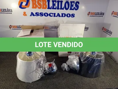 LOTE 137 - 02 LUMINÁRIAS PENDENTE SÃO PAULO. (NO ESTADO) ATENÇÃO! FAZER A VISITAÇÃO ANTES DE ARREMATAR, NÃO SABEMOS SE FUNCIONA. LEILÃO NÃO TEM GARANTIA E NEM DEVOLUÇÃO, SUJEITO A POSSÍVEIS AVARIAS VISÍVEIS/OCULTAS E/OU AUSÊNCIA DE COMPONENTES.