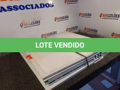 LOTE 132 - 05 PAINÉIS DE LED. (NO ESTADO) ATENÇÃO! FAZER A VISITAÇÃO ANTES DE ARREMATAR, NÃO SABEMOS SE FUNCIONA. LEILÃO NÃO TEM GARANTIA E NEM DEVOLUÇÃO, SUJEITO A POSSÍVEIS AVARIAS VISÍVEIS/OCULTAS E/OU AUSÊNCIA DE COMPONENTES.