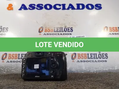 LOTE 029 - 01 MÁQUINA FOTOGRÁFICA MODELO: D90 MARCA NIKON COM BATERIA, CARTÃO DE MEMÓRIA E S/CARREGADOR (NO ESTADO) ATENÇÃO! FAZER A VISITAÇÃO ANTES DE ARREMATAR, NÃO SABEMOS SE FUNCIONA. LEILÃO NÃO TEM GARANTIA E NEM DEVOLUÇÃO, SUJEITO A POSSÍVEIS AVARIAS VISÍVEIS/OCULTAS E/OU AUSÊNCIA DE COMPONENTES.