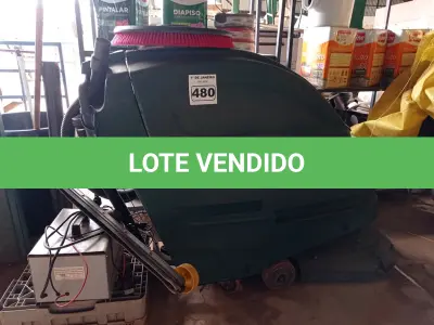 LOTE 480 - 01 LAVADORA DE PISOS INDUSTRIAL COM BATERIAS E CARREGADOR. (NO ESTADO) ATENÇÃO! FAZER A VISITAÇÃO ANTES DE ARREMATAR, NÃO SABEMOS SE FUNCIONA. LEILÃO NÃO TEM GARANTIA E NEM DEVOLUÇÃO, SUJEITO A POSSÍVEIS AVARIAS VISÍVEIS/OCULTAS E/OU AUSÊNCIA DE COMPONENTES.