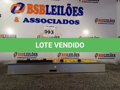 LOTE 093 - 01 MESA DE VÍDEO. (NO ESTADO) ATENÇÃO! FAZER A VISITAÇÃO ANTES DE ARREMATAR, NÃO SABEMOS SE FUNCIONA. LEILÃO NÃO TEM GARANTIA E NEM DEVOLUÇÃO, SUJEITO A POSSÍVEIS AVARIAS VISÍVEIS/OCULTAS E/OU AUSÊNCIA DE COMPONENTES.
