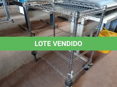 LOTE 363 - 01 CARRINHO PARA TRANSPORTE DE UTENSILIOS COM TRES DIVISOES. (NO ESTADO) ATENÇÃO! FAZER A VISITAÇÃO ANTES DE ARREMATAR, NÃO SABEMOS SE FUNCIONA. LEILÃO NÃO TEM GARANTIA E NEM DEVOLUÇÃO, SUJEITO A POSSÍVEIS AVARIAS VISÍVEIS/OCULTAS E/OU AUSÊNCIA DE COMPONENTES.