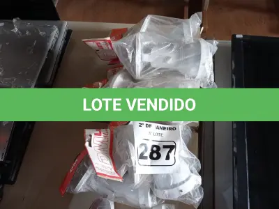 LOTE 287 - 11 LUMINÁRIAS DE SOBREPOR. (NO ESTADO) ATENÇÃO! FAZER A VISITAÇÃO ANTES DE ARREMATAR, NÃO SABEMOS SE FUNCIONA. LEILÃO NÃO TEM GARANTIA E NEM DEVOLUÇÃO, SUJEITO A POSSÍVEIS AVARIAS VISÍVEIS/OCULTAS E/OU AUSÊNCIA DE COMPONENTES.