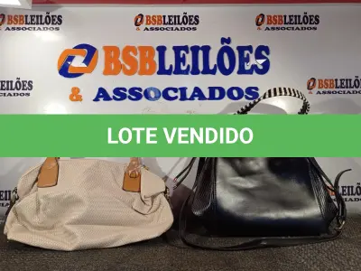 LOTE 402 - 02 BOLSAS FEMININAS. (NO ESTADO) ATENÇÃO! FAZER A VISITAÇÃO ANTES DE ARREMATAR, NÃO SABEMOS SE FUNCIONA. LEILÃO NÃO TEM GARANTIA E NEM DEVOLUÇÃO, SUJEITO A POSSÍVEIS AVARIAS VISÍVEIS/OCULTAS E/OU AUSÊNCIA DE COMPONENTES.