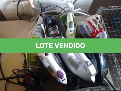 LOTE 207 - 01 ASPIRADOR DE PÓ MARCA ELECTROLUX 220V, 05 FERROS DE PASSAR E 03 ASPIRADORES DE PO DE MAO. (NO ESTADO) ATENÇÃO! FAZER A VISITAÇÃO ANTES DE ARREMATAR, NÃO SABEMOS SE FUNCIONA. LEILÃO NÃO TEM GARANTIA E NEM DEVOLUÇÃO, SUJEITO A POSSÍVEIS AVARIAS VISÍVEIS/OCULTAS E/OU AUSÊNCIA DE COMPONENTES.
