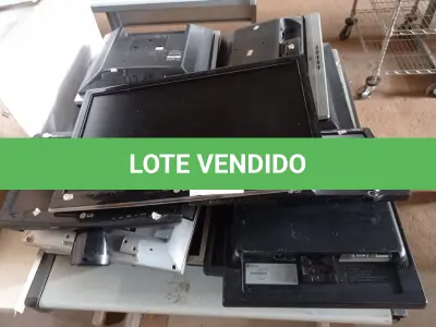 LOTE 315 - 15 MONITORES MARCAS E MODELOS DIVERSOS PARA RETIRADA DE PEÇAS. (NO ESTADO) ATENÇÃO! FAZER A VISITAÇÃO ANTES DE ARREMATAR, NÃO SABEMOS SE FUNCIONA. LEILÃO NÃO TEM GARANTIA E NEM DEVOLUÇÃO, SUJEITO A POSSÍVEIS AVARIAS VISÍVEIS/OCULTAS E/OU AUSÊNCIA DE COMPONENTES.