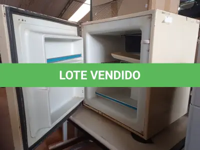 LOTE 242 - 01 FRIGOBAR GELOMATIC. (NO ESTADO) ATENÇÃO! FAZER A VISITAÇÃO ANTES DE ARREMATAR, NÃO SABEMOS SE FUNCIONA. LEILÃO NÃO TEM GARANTIA E NEM DEVOLUÇÃO, SUJEITO A POSSÍVEIS AVARIAS VISÍVEIS/OCULTAS E/OU AUSÊNCIA DE COMPONENTES.