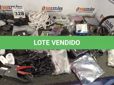 LOTE 328 - 01 LOTE COM DIVERSOS PERIFÉRICOS DE INFORMÁTICA. (NO ESTADO) ATENÇÃO! FAZER A VISITAÇÃO ANTES DE ARREMATAR, NÃO SABEMOS SE FUNCIONA. LEILÃO NÃO TEM GARANTIA E NEM DEVOLUÇÃO, SUJEITO A POSSÍVEIS AVARIAS VISÍVEIS/OCULTAS E/OU AUSÊNCIA DE COMPONENTES.