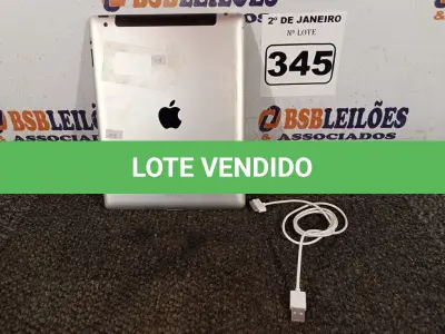 LOTE 345 - 01 IPAD 64GB COM CABO. (NO ESTADO) ATENÇÃO! FAZER A VISITAÇÃO ANTES DE ARREMATAR, NÃO SABEMOS SE FUNCIONA. LEILÃO NÃO TEM GARANTIA E NEM DEVOLUÇÃO, SUJEITO A POSSÍVEIS AVARIAS VISÍVEIS/OCULTAS E/OU AUSÊNCIA DE COMPONENTES.
