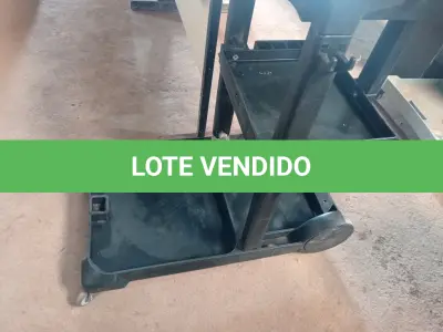 LOTE 232 - 01 CARRINHO PARA LIMPEZA INDUSTRIAL INCOMPLETO. (NO ESTADO) ATENÇÃO! FAZER A VISITAÇÃO ANTES DE ARREMATAR, NÃO SABEMOS SE FUNCIONA. LEILÃO NÃO TEM GARANTIA E NEM DEVOLUÇÃO, SUJEITO A POSSÍVEIS AVARIAS VISÍVEIS/OCULTAS E/OU AUSÊNCIA DE COMPONENTES.