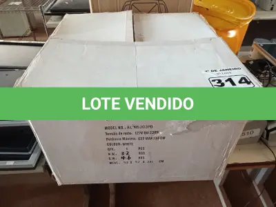LOTE 314 - 01 LUMINÁRIA DE TETO NA COR BRANCA. (NO ESTADO) ATENÇÃO! FAZER A VISITAÇÃO ANTES DE ARREMATAR, NÃO SABEMOS SE FUNCIONA. LEILÃO NÃO TEM GARANTIA E NEM DEVOLUÇÃO, SUJEITO A POSSÍVEIS AVARIAS VISÍVEIS/OCULTAS E/OU AUSÊNCIA DE COMPONENTES.