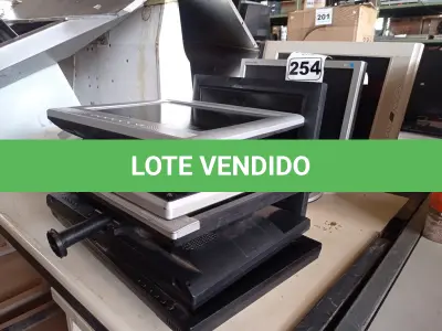 LOTE 254 - 08 MONITORES MARCAS E MODELOS DIVERSOS PARA RETIRADA DE PEÇAS. (NO ESTADO) ATENÇÃO! FAZER A VISITAÇÃO ANTES DE ARREMATAR, NÃO SABEMOS SE FUNCIONA. LEILÃO NÃO TEM GARANTIA E NEM DEVOLUÇÃO, SUJEITO A POSSÍVEIS AVARIAS VISÍVEIS/OCULTAS E/OU AUSÊNCIA DE COMPONENTES.