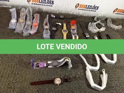 LOTE 413 - 01 LOTE COM RELÓGIOS DIVERSOS. (NO ESTADO) ATENÇÃO! FAZER A VISITAÇÃO ANTES DE ARREMATAR, NÃO SABEMOS SE FUNCIONA. LEILÃO NÃO TEM GARANTIA E NEM DEVOLUÇÃO, SUJEITO A POSSÍVEIS AVARIAS VISÍVEIS/OCULTAS E/OU AUSÊNCIA DE COMPONENTES.