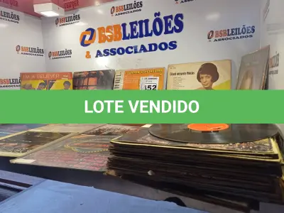 LOTE 452 - 01 LOTE COM DIVERSOS DISCOS DE VINIL. (NO ESTADO) ATENÇÃO! FAZER A VISITAÇÃO ANTES DE ARREMATAR, NÃO SABEMOS SE FUNCIONA. LEILÃO NÃO TEM GARANTIA E NEM DEVOLUÇÃO, SUJEITO A POSSÍVEIS AVARIAS VISÍVEIS/OCULTAS E/OU AUSÊNCIA DE COMPONENTES.