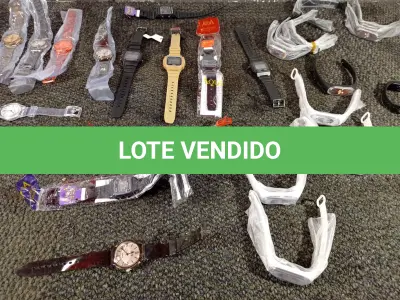 LOTE 413 - 01 LOTE COM RELÓGIOS DIVERSOS. (NO ESTADO) ATENÇÃO! FAZER A VISITAÇÃO ANTES DE ARREMATAR, NÃO SABEMOS SE FUNCIONA. LEILÃO NÃO TEM GARANTIA E NEM DEVOLUÇÃO, SUJEITO A POSSÍVEIS AVARIAS VISÍVEIS/OCULTAS E/OU AUSÊNCIA DE COMPONENTES.