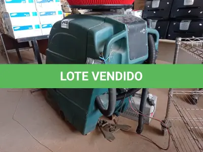 LOTE 348 - 01 LAVADORA DE PISOS INDUSTRIAL COM BATERIAS E CARREGADOR. (NO ESTADO) ATENÇÃO! FAZER A VISITAÇÃO ANTES DE ARREMATAR, NÃO SABEMOS SE FUNCIONA. LEILÃO NÃO TEM GARANTIA E NEM DEVOLUÇÃO, SUJEITO A POSSÍVEIS AVARIAS VISÍVEIS/OCULTAS E/OU AUSÊNCIA DE COMPONENTES.