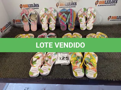 LOTE 425 - 04 CHINELAS N° 35/36, 04 Nº33/34 E 02 PARES AVULSOS. (NO ESTADO) ATENÇÃO! FAZER A VISITAÇÃO ANTES DE ARREMATAR, NÃO SABEMOS SE FUNCIONA. LEILÃO NÃO TEM GARANTIA E NEM DEVOLUÇÃO, SUJEITO A POSSÍVEIS AVARIAS VISÍVEIS/OCULTAS E/OU AUSÊNCIA DE COMPONENTES.