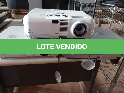 LOTE 284 - 03 PROJETORES MULTIMÍDIA PARA RETIRADA DE PEÇAS. (NO ESTADO) ATENÇÃO! FAZER A VISITAÇÃO ANTES DE ARREMATAR, NÃO SABEMOS SE FUNCIONA. LEILÃO NÃO TEM GARANTIA E NEM DEVOLUÇÃO, SUJEITO A POSSÍVEIS AVARIAS VISÍVEIS/OCULTAS E/OU AUSÊNCIA DE COMPONENTES.