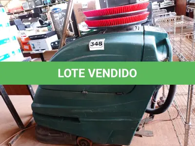 LOTE 348 - 01 LAVADORA DE PISOS INDUSTRIAL COM BATERIAS E CARREGADOR. (NO ESTADO) ATENÇÃO! FAZER A VISITAÇÃO ANTES DE ARREMATAR, NÃO SABEMOS SE FUNCIONA. LEILÃO NÃO TEM GARANTIA E NEM DEVOLUÇÃO, SUJEITO A POSSÍVEIS AVARIAS VISÍVEIS/OCULTAS E/OU AUSÊNCIA DE COMPONENTES.