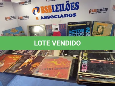 LOTE 450 - 01 LOTE COM DIVERSOS DISCOS DE VINIL. (NO ESTADO) ATENÇÃO! FAZER A VISITAÇÃO ANTES DE ARREMATAR, NÃO SABEMOS SE FUNCIONA. LEILÃO NÃO TEM GARANTIA E NEM DEVOLUÇÃO, SUJEITO A POSSÍVEIS AVARIAS VISÍVEIS/OCULTAS E/OU AUSÊNCIA DE COMPONENTES.