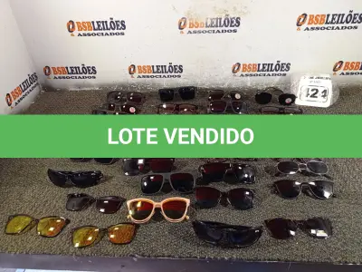 LOTE 424 - 01 LOTE COM ÓCULOS DE SOL.(NO ESTADO) ATENÇÃO! FAZER A VISITAÇÃO ANTES DE ARREMATAR, NÃO SABEMOS SE FUNCIONA. LEILÃO NÃO TEM GARANTIA E NEM DEVOLUÇÃO, SUJEITO A POSSÍVEIS AVARIAS VISÍVEIS/OCULTAS E/OU AUSÊNCIA DE COMPONENTES.