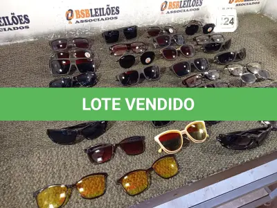 LOTE 424 - 01 LOTE COM ÓCULOS DE SOL.(NO ESTADO) ATENÇÃO! FAZER A VISITAÇÃO ANTES DE ARREMATAR, NÃO SABEMOS SE FUNCIONA. LEILÃO NÃO TEM GARANTIA E NEM DEVOLUÇÃO, SUJEITO A POSSÍVEIS AVARIAS VISÍVEIS/OCULTAS E/OU AUSÊNCIA DE COMPONENTES.