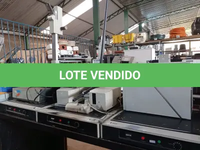 LOTE 295 - 01 LOTE DE SUCATAS DE ELETRÔNICOS E 01 TRIPÉ. (NO ESTADO) ATENÇÃO! FAZER A VISITAÇÃO ANTES DE ARREMATAR, NÃO SABEMOS SE FUNCIONA. LEILÃO NÃO TEM GARANTIA E NEM DEVOLUÇÃO, SUJEITO A POSSÍVEIS AVARIAS VISÍVEIS/OCULTAS E/OU AUSÊNCIA DE COMPONENTES.