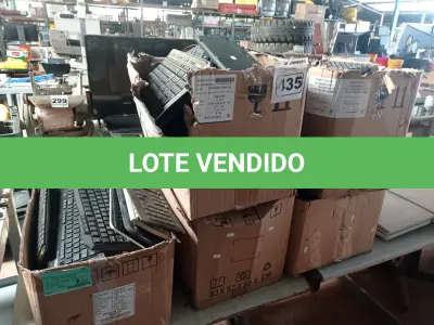 LOTE 435 - 05 CAIXAS DE TECLADOS PARA PC. (NO ESTADO) ATENÇÃO! FAZER A VISITAÇÃO ANTES DE ARREMATAR, NÃO SABEMOS SE FUNCIONA. LEILÃO NÃO TEM GARANTIA E NEM DEVOLUÇÃO, SUJEITO A POSSÍVEIS AVARIAS VISÍVEIS/OCULTAS E/OU AUSÊNCIA DE COMPONENTES.