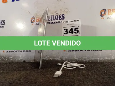 LOTE 345 - 01 IPAD 64GB COM CABO. (NO ESTADO) ATENÇÃO! FAZER A VISITAÇÃO ANTES DE ARREMATAR, NÃO SABEMOS SE FUNCIONA. LEILÃO NÃO TEM GARANTIA E NEM DEVOLUÇÃO, SUJEITO A POSSÍVEIS AVARIAS VISÍVEIS/OCULTAS E/OU AUSÊNCIA DE COMPONENTES.