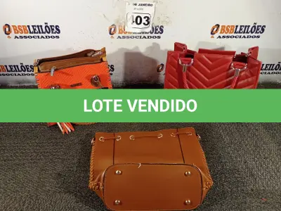 LOTE 403 -  03 BOLSAS FEMININAS. (NO ESTADO) ATENÇÃO! FAZER A VISITAÇÃO ANTES DE ARREMATAR, NÃO SABEMOS SE FUNCIONA. LEILÃO NÃO TEM GARANTIA E NEM DEVOLUÇÃO, SUJEITO A POSSÍVEIS AVARIAS VISÍVEIS/OCULTAS E/OU AUSÊNCIA DE COMPONENTES.