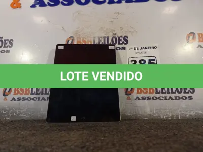 LOTE 385 - 01 IPAD 64 GB SEM CARREGADOR. (NO ESTADO) ATENÇÃO! FAZER A VISITAÇÃO ANTES DE ARREMATAR, NÃO SABEMOS SE FUNCIONA. LEILÃO NÃO TEM GARANTIA E NEM DEVOLUÇÃO, SUJEITO A POSSÍVEIS AVARIAS VISÍVEIS/OCULTAS E/OU AUSÊNCIA DE COMPONENTES.