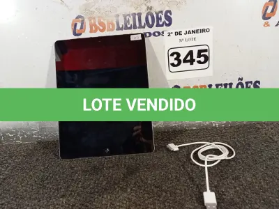 LOTE 345 - 01 IPAD 64GB COM CABO. (NO ESTADO) ATENÇÃO! FAZER A VISITAÇÃO ANTES DE ARREMATAR, NÃO SABEMOS SE FUNCIONA. LEILÃO NÃO TEM GARANTIA E NEM DEVOLUÇÃO, SUJEITO A POSSÍVEIS AVARIAS VISÍVEIS/OCULTAS E/OU AUSÊNCIA DE COMPONENTES.