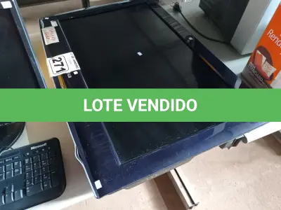 LOTE 271 - 01 TV 32’’ MARCA LG PARA RETIRADA DE PEÇAS. (NO ESTADO) ATENÇÃO! FAZER A VISITAÇÃO ANTES DE ARREMATAR, NÃO SABEMOS SE FUNCIONA. LEILÃO NÃO TEM GARANTIA E NEM DEVOLUÇÃO, SUJEITO A POSSÍVEIS AVARIAS VISÍVEIS/OCULTAS E/OU AUSÊNCIA DE COMPONENTES.