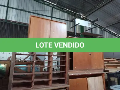 LOTE 514 - 02 MESAS, 03 ARMÁRIOS BAIXOS E 01 ESCANINHO. (NO ESTADO) ATENÇÃO! FAZER A VISITAÇÃO ANTES DE ARREMATAR, NÃO SABEMOS SE FUNCIONA. LEILÃO NÃO TEM GARANTIA E NEM DEVOLUÇÃO, SUJEITO A POSSÍVEIS AVARIAS VISÍVEIS/OCULTAS E/OU AUSÊNCIA DE COMPONENTES.
