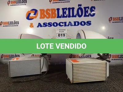 LOTE 019 - 02 LUMINÁRIAS PARA JARDIM. (NO ESTADO) ATENÇÃO! FAZER A VISITAÇÃO ANTES DE ARREMATAR, NÃO SABEMOS SE FUNCIONA. LEILÃO NÃO TEM GARANTIA E NEM DEVOLUÇÃO, SUJEITO A POSSÍVEIS AVARIAS VISÍVEIS/OCULTAS E/OU AUSÊNCIA DE COMPONENTES.