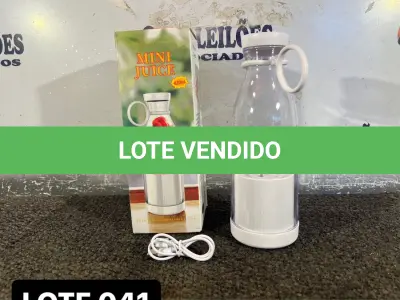 LOTE 041 - 01 GARRAFA LIQUIDIFICADORA ELÉTRICA ( NOVO ) ( NO ESTADO )