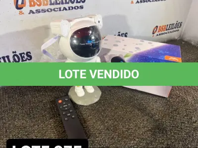 LOTE 075 - 01 PROJETOR ASTRONAUTA TAMANHO G COM CONTROLE ( NOVO ) ( NO ESTADO )