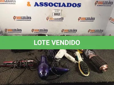 LOTE 002 - 01 LOTE COM VÁRIOS SECADORES DE CABELO E CHAPINHA MARCAS E MODELOS DIVERSOS. (NO ESTADO) ATENÇÃO! FAZER A VISITAÇÃO ANTES DE ARREMATAR, NÃO SABEMOS SE FUNCIONA. LEILÃO NÃO TEM GARANTIA E NEM DEVOLUÇÃO, SUJEITO A POSSÍVEIS AVARIAS VISÍVEIS/OCULTAS E/OU AUSÊNCIA DE COMPONENTES.