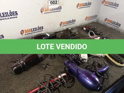 LOTE 002 - 01 LOTE COM VÁRIOS SECADORES DE CABELO E CHAPINHA MARCAS E MODELOS DIVERSOS. (NO ESTADO) ATENÇÃO! FAZER A VISITAÇÃO ANTES DE ARREMATAR, NÃO SABEMOS SE FUNCIONA. LEILÃO NÃO TEM GARANTIA E NEM DEVOLUÇÃO, SUJEITO A POSSÍVEIS AVARIAS VISÍVEIS/OCULTAS E/OU AUSÊNCIA DE COMPONENTES.