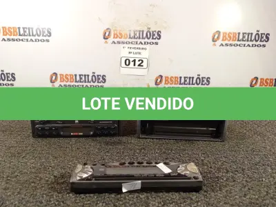 LOTE 012 - 02 APARELHOS DE SOM AUTOMOTIVO. (NO ESTADO) ATENÇÃO! FAZER A VISITAÇÃO ANTES DE ARREMATAR, NÃO SABEMOS SE FUNCIONA. LEILÃO NÃO TEM GARANTIA E NEM DEVOLUÇÃO, SUJEITO A POSSÍVEIS AVARIAS VISÍVEIS/OCULTAS E/OU AUSÊNCIA DE COMPONENTES.