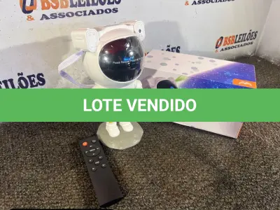 LOTE 029 - 01 PROJETOR ESTELAR ASTRONAUTA( NOVO ) ( NO ESTADO )