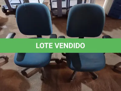 LOTE 501 - 02 CADEIRAS PARA ESCRITÓRIO COM BASE GIRATÓRIA NA COR AZUL. (NO ESTADO) ATENÇÃO! FAZER A VISITAÇÃO ANTES DE ARREMATAR, NÃO SABEMOS SE FUNCIONA. LEILÃO NÃO TEM GARANTIA E NEM DEVOLUÇÃO, SUJEITO A POSSÍVEIS AVARIAS VISÍVEIS/OCULTAS E/OU AUSÊNCIA DE COMPONENTES.
