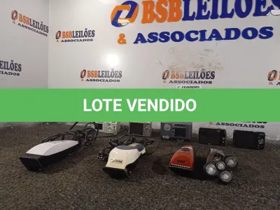 LOTE 014 - 01 BARBEADOR, 03 MAQUINAS DE CORTAR CABELO E 05 MAQUINAS FOTOGRÁFICAS DIGITAIS. (NO ESTADO) ATENÇÃO! FAZER A VISITAÇÃO ANTES DE ARREMATAR, NÃO SABEMOS SE FUNCIONA. LEILÃO NÃO TEM GARANTIA E NEM DEVOLUÇÃO, SUJEITO A POSSÍVEIS AVARIAS VISÍVEIS/OCULTAS E/OU AUSÊNCIA DE COMPONENTES.