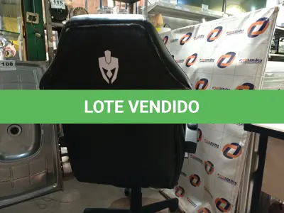 LOTE 122 - 01 CADEIRA GAMER. (NO ESTADO) ATENÇÃO! FAZER A VISITAÇÃO ANTES DE ARREMATAR, NÃO SABEMOS SE FUNCIONA. LEILÃO NÃO TEM GARANTIA E NEM DEVOLUÇÃO, SUJEITO A POSSÍVEIS AVARIAS VISÍVEIS/OCULTAS E/OU AUSÊNCIA DE COMPONENTES.