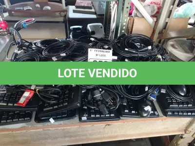LOTE 058 - 01 LOTE COM VÁRIOS TECLADOS, CABOS DE FORÇA, MOUSES E CABOS DE VÍDEO MARCAS E MODELOS DIVERSOS. (NO ESTADO) ATENÇÃO! FAZER A VISITAÇÃO ANTES DE ARREMATAR, NÃO SABEMOS SE FUNCIONA. LEILÃO NÃO TEM GARANTIA E NEM DEVOLUÇÃO, SUJEITO A POSSÍVEIS AVARIAS VISÍVEIS/OCULTAS E/OU AUSÊNCIA DE COMPONENTES.