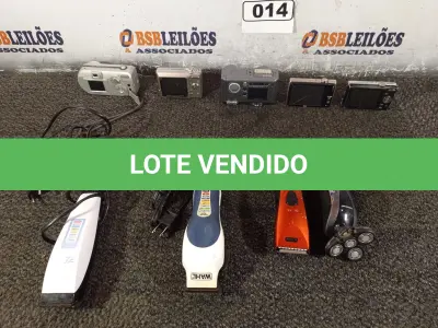 LOTE 014 - 01 BARBEADOR, 03 MAQUINAS DE CORTAR CABELO E 05 MAQUINAS FOTOGRÁFICAS DIGITAIS. (NO ESTADO) ATENÇÃO! FAZER A VISITAÇÃO ANTES DE ARREMATAR, NÃO SABEMOS SE FUNCIONA. LEILÃO NÃO TEM GARANTIA E NEM DEVOLUÇÃO, SUJEITO A POSSÍVEIS AVARIAS VISÍVEIS/OCULTAS E/OU AUSÊNCIA DE COMPONENTES.