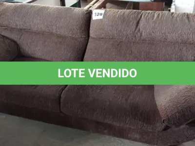LOTE 528 - 01 SOFÁ EM TECIDO NA COR MARROM. (NO ESTADO) ATENÇÃO! FAZER A VISITAÇÃO ANTES DE ARREMATAR, NÃO SABEMOS SE FUNCIONA. LEILÃO NÃO TEM GARANTIA E NEM DEVOLUÇÃO, SUJEITO A POSSÍVEIS AVARIAS VISÍVEIS/OCULTAS E/OU AUSÊNCIA DE COMPONENTES.