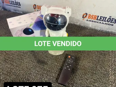 LOTE 075 - 01 PROJETOR ASTRONAUTA TAMANHO G COM CONTROLE ( NOVO ) ( NO ESTADO )