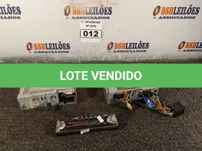 LOTE 012 - 02 APARELHOS DE SOM AUTOMOTIVO. (NO ESTADO) ATENÇÃO! FAZER A VISITAÇÃO ANTES DE ARREMATAR, NÃO SABEMOS SE FUNCIONA. LEILÃO NÃO TEM GARANTIA E NEM DEVOLUÇÃO, SUJEITO A POSSÍVEIS AVARIAS VISÍVEIS/OCULTAS E/OU AUSÊNCIA DE COMPONENTES.