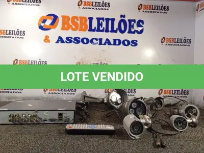 LOTE 009 - 01 DVR E VÁRIAS CÂMERAS DE SEGURANÇA. (NO ESTADO) ATENÇÃO! FAZER A VISITAÇÃO ANTES DE ARREMATAR, NÃO SABEMOS SE FUNCIONA. LEILÃO NÃO TEM GARANTIA E NEM DEVOLUÇÃO, SUJEITO A POSSÍVEIS AVARIAS VISÍVEIS/OCULTAS E/OU AUSÊNCIA DE COMPONENTES.